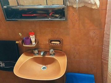 VENDE CASA Y LOCALES ,ESQUINA COMERCIAL ÚNICA, LDZ