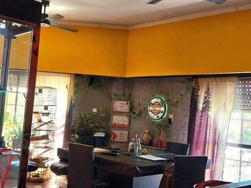 VENDE CASA Y LOCALES ,ESQUINA COMERCIAL ÚNICA, LDZ