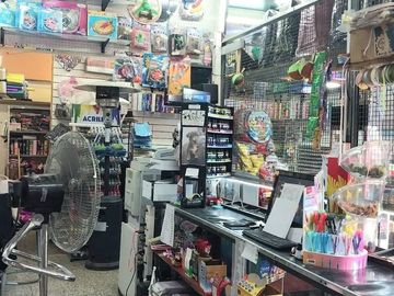 VENDE CASA Y LOCALES ,ESQUINA COMERCIAL ÚNICA, LDZ