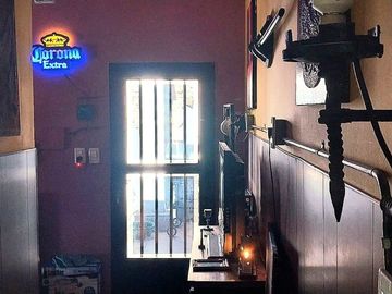 VENDE CASA Y LOCALES ,ESQUINA COMERCIAL ÚNICA, LDZ