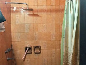 VENDE CASA Y LOCALES ,ESQUINA COMERCIAL ÚNICA, LDZ