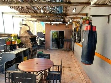 VENDE CASA Y LOCALES ,ESQUINA COMERCIAL ÚNICA, LDZ
