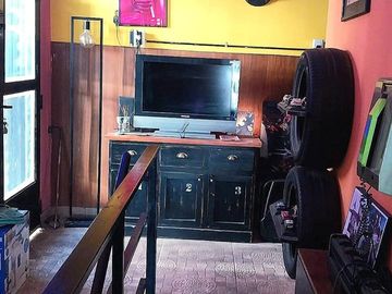 VENDE CASA Y LOCALES ,ESQUINA COMERCIAL ÚNICA, LDZ