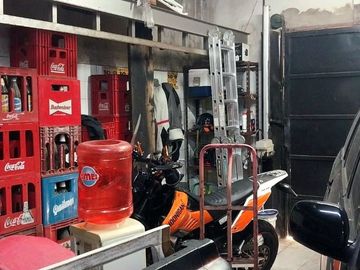 VENDE CASA Y LOCALES ,ESQUINA COMERCIAL ÚNICA, LDZ