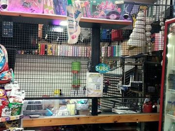 VENDE CASA Y LOCALES ,ESQUINA COMERCIAL ÚNICA, LDZ