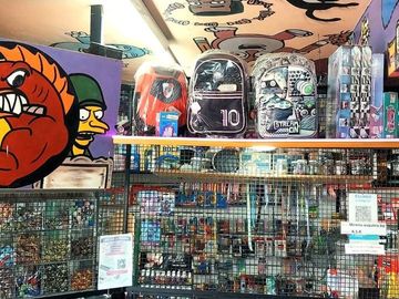 VENDE CASA Y LOCALES ,ESQUINA COMERCIAL ÚNICA, LDZ