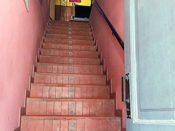 VENDE CASA Y LOCALES ,ESQUINA COMERCIAL ÚNICA, LDZ
