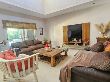 VENTA CASA 4 AMB PILETA BARRIO EL RESUELLO MORENO