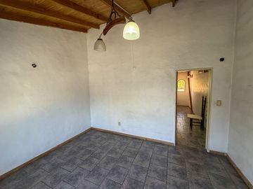 VENTA CASA 5 AMBIENTES COCHERA QUINCHO  APCREDITO