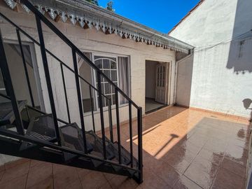 VENTA CASA 5 AMBIENTES COCHERA QUINCHO  APCREDITO