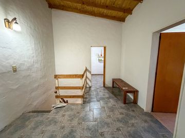 VENTA CASA 5 AMBIENTES COCHERA QUINCHO  APCREDITO