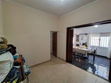 VENTA CASA, JARDIN y GALPON - 126m Cub / 300m Lote