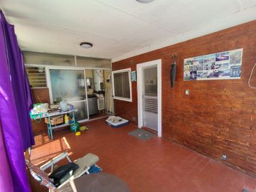 VENTA CASA, JARDIN y GALPON - 126m Cub / 300m Lote