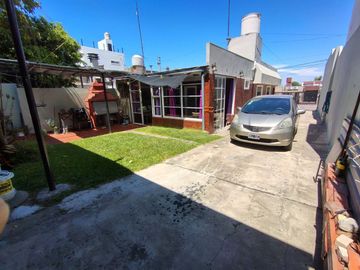 VENTA CASA, JARDIN y GALPON - 126m Cub / 300m Lote