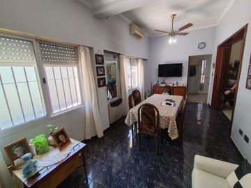 VENTA CASA, JARDIN y GALPON - 126m Cub / 300m Lote
