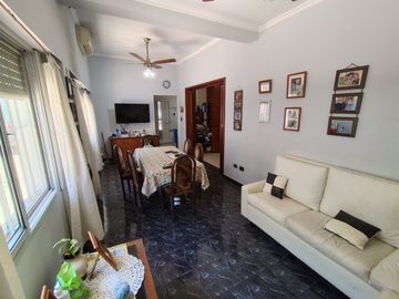 VENTA CASA, JARDIN y GALPON - 126m Cub / 300m Lote