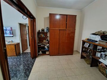VENTA CASA, JARDIN y GALPON - 126m Cub / 300m Lote