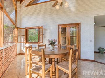 VENTA CASA 4 AMB  C/PILETA  LAS PRADERAS DE LUJAN