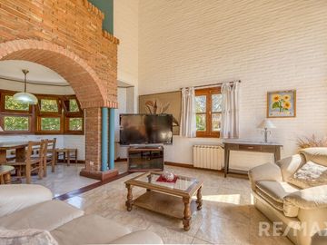 VENTA CASA 4 AMB  C/PILETA  LAS PRADERAS DE LUJAN