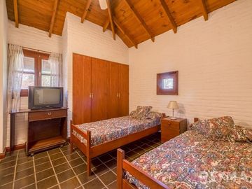 VENTA CASA 4 AMB  C/PILETA  LAS PRADERAS DE LUJAN