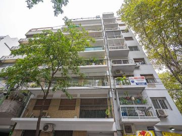Venta 2 ambientes luminoso cerca Parque Centenario