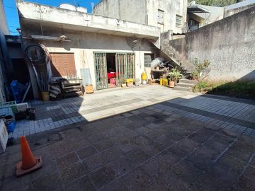 Casa 4 Ambientes, patio, terraza y garage. Caseros