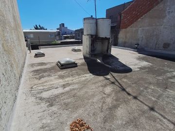 Casa 4 Ambientes, patio, terraza y garage. Caseros