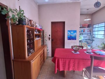 Casa 4 Ambientes, patio, terraza y garage. Caseros