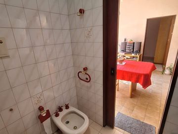 Casa 4 Ambientes, patio, terraza y garage. Caseros