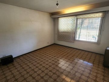 IMPORTANTE CASA SE VENDE EN COLECTORA DE GRAL PAZ