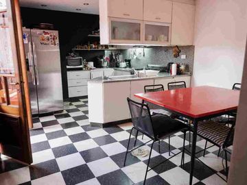 CASA 5 AMB. APTO CREDITO, TOMA PH EN DEVOTO.