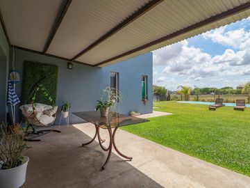 venta casa 5 amb., pileta  San Sebastian EXCELENTE