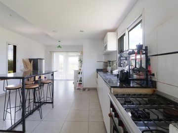 venta casa 5 amb., pileta  San Sebastian EXCELENTE