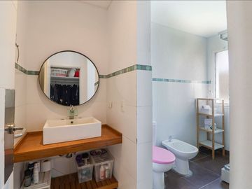 venta casa 5 amb., pileta  San Sebastian EXCELENTE
