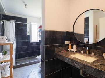 venta casa 5 amb., pileta  San Sebastian EXCELENTE