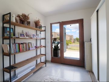 venta casa 5 amb., pileta  San Sebastian EXCELENTE