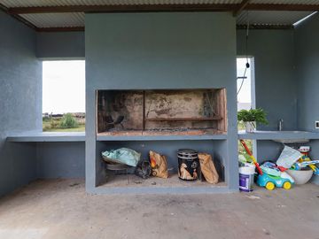 venta casa 5 amb., pileta  San Sebastian EXCELENTE