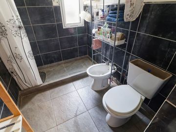 venta casa 5 amb., pileta  San Sebastian EXCELENTE