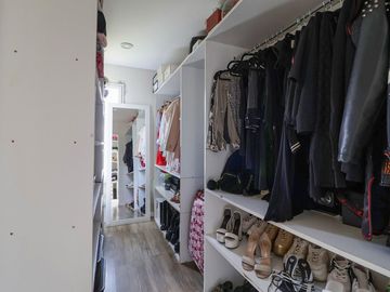 venta casa 5 amb., pileta  San Sebastian EXCELENTE