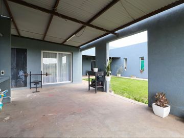 venta casa 5 amb., pileta  San Sebastian EXCELENTE