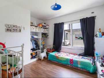 venta casa 5 amb., pileta  San Sebastian EXCELENTE