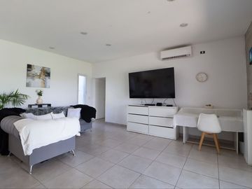 venta casa 5 amb., pileta  San Sebastian EXCELENTE