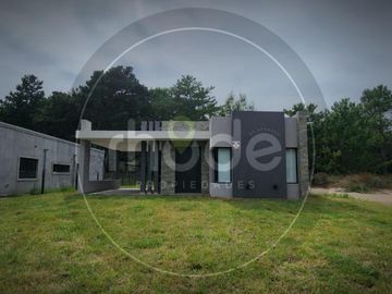 Hermosa casa a estrenar en Costa del Este