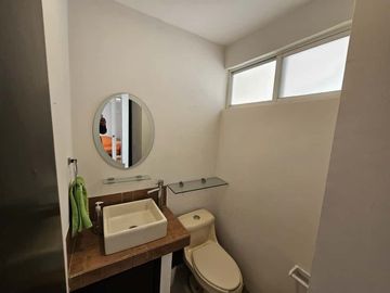Casa en Venta en Pozos, 4 Recamaras con baño c/u | 3.2MDP
