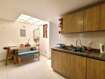 Apartamento en venta de 3 habitaciones con terraza en Bogotá, Puente Largo.