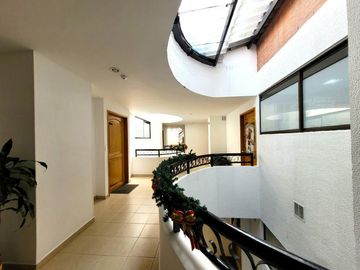 Apartamento en venta de 3 habitaciones con terraza en Bogotá, Puente Largo.