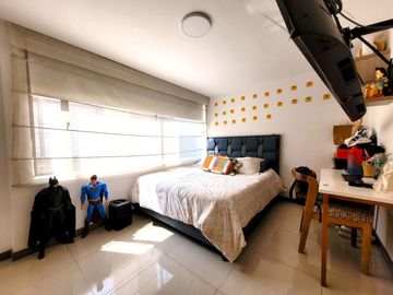Apartamento en venta de 3 habitaciones con terraza en Bogotá, Puente Largo.