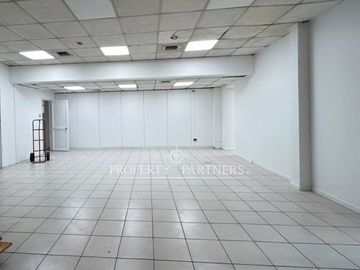 Local Comercial en el sector Irarrázaval con Pedro de Valdivia.