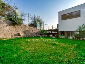 Vista panorámica! Arriendo de preciosa casa en condominio La Reina Alta!
