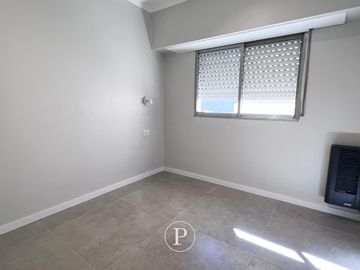 Alquiler Departamento 2 ambientes reciclado con espacio de cochera en Guemes